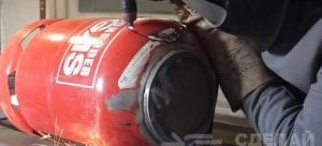 Уличная буржуйка с трубой из газового баллона