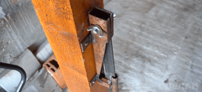 Настенный расщепитель дров из подручных материалов