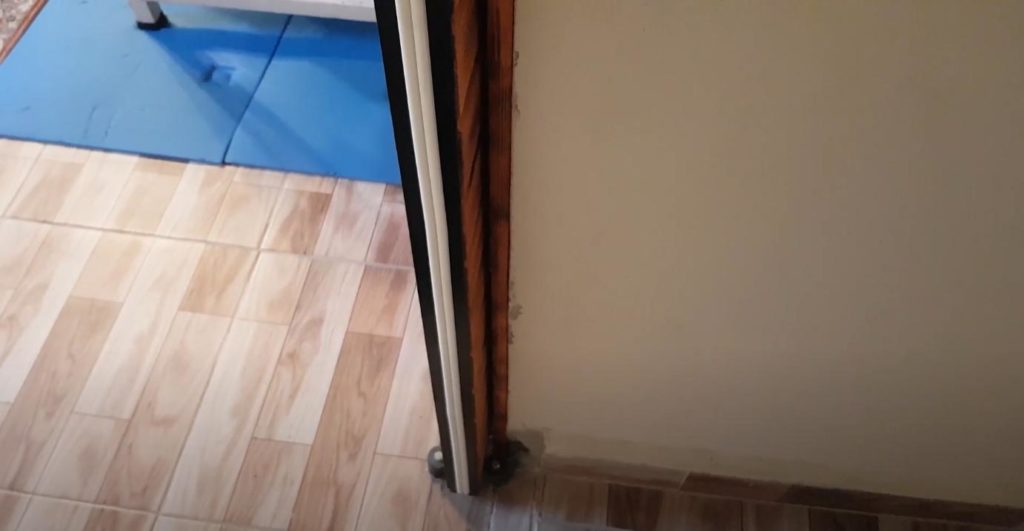 Как сделать дверь с раздвижным механизмом