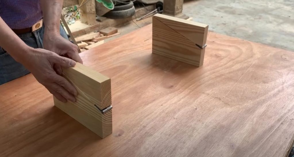 Складной настенный столик из дерева