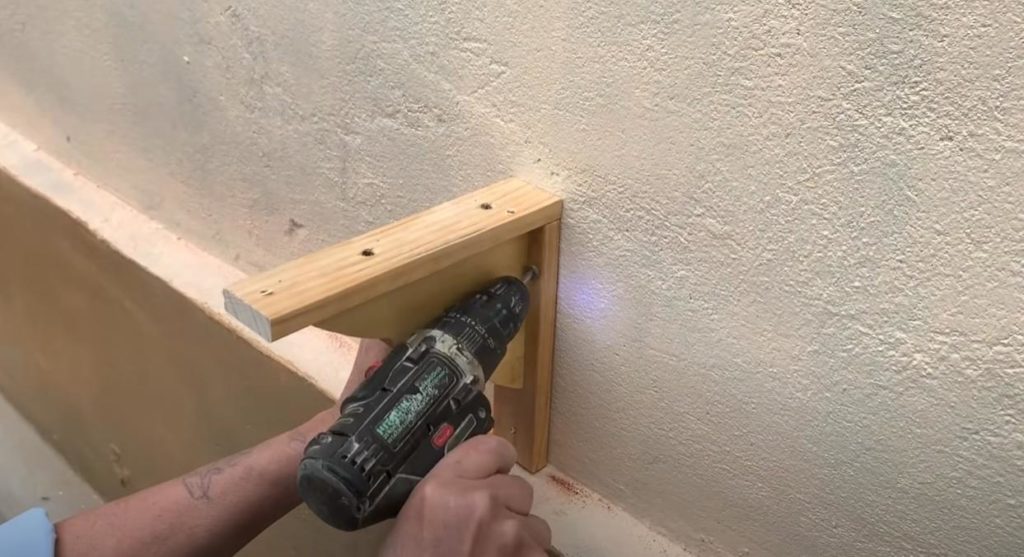 Складной настенный столик из дерева
