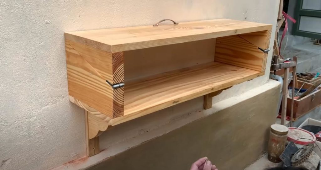 Складной настенный столик из дерева