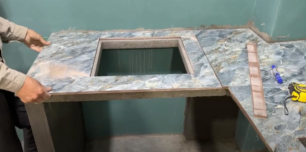 Как сделать кухонный уголок со столешницей из керамогранита