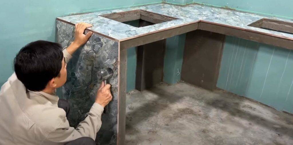 Как сделать кухонный уголок со столешницей из керамогранита