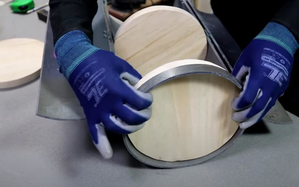 Как сделать угловой шкафчик из пластиковой трубы