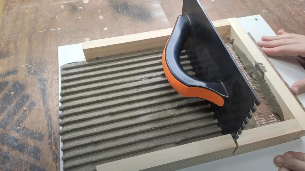 Приспособление для быстрого нанесения раствора на плитку